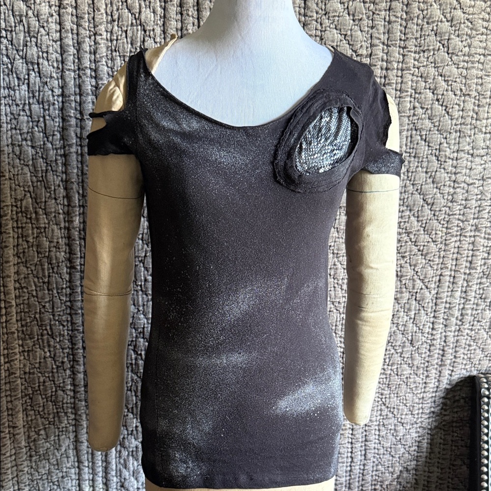 Chic Black Women's Top with Sequin Accent -metal mash
